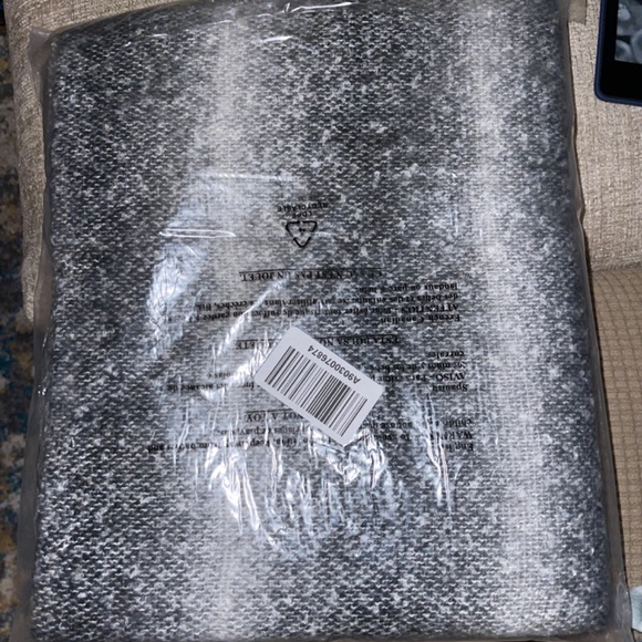 NWT TORRID RUANA - PONCHO - GRAY WHITE OMBRE - MACHINE WASHABLE - ONE SIZE - Picture 9 of 10